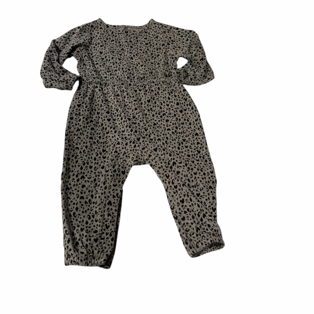 Old Navy Gray Leopard Print Baby Outfit